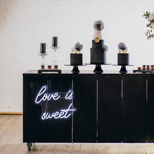 Neon Schild "love is sweet"